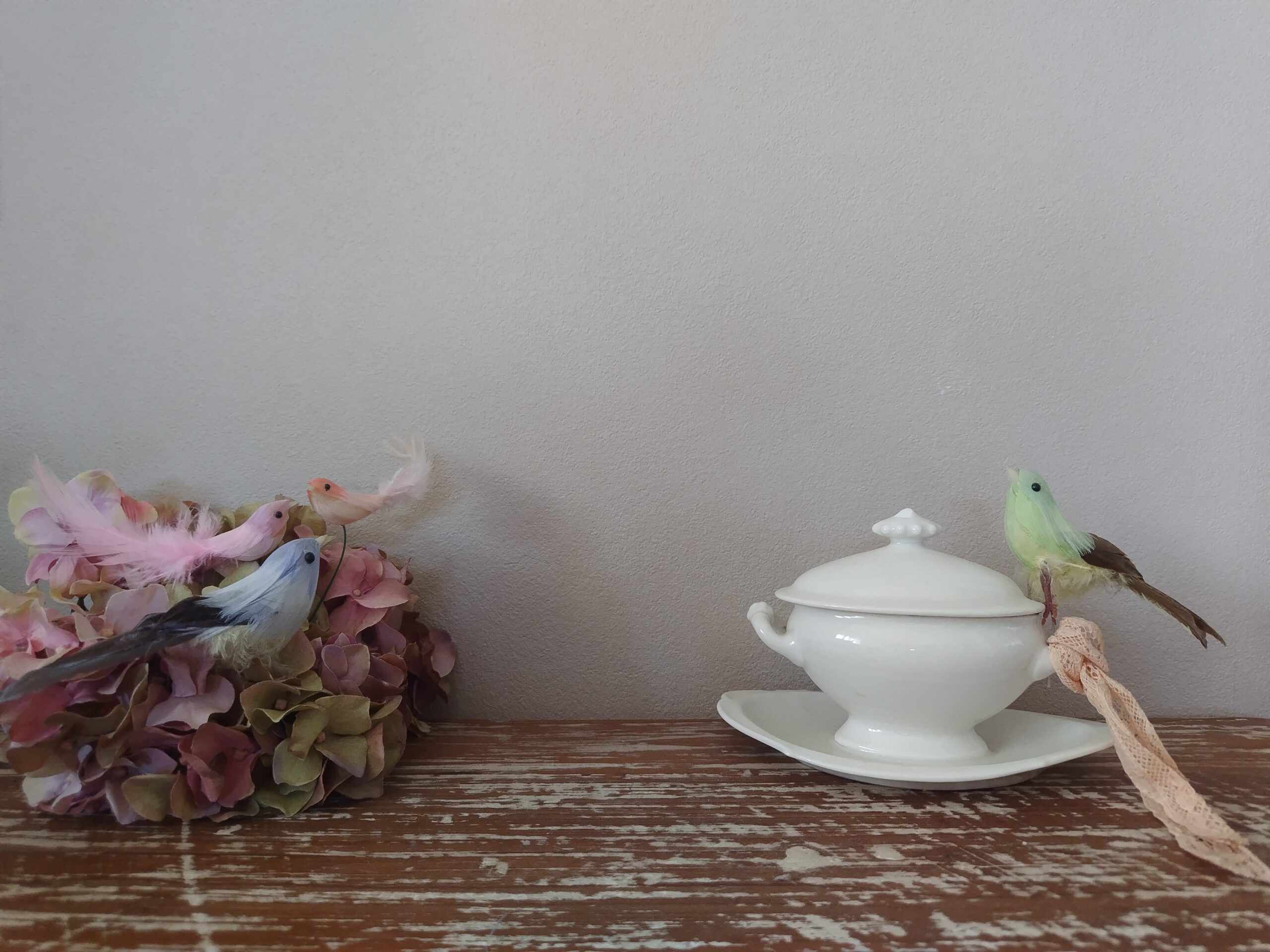 紫陽花と鳥と陶器